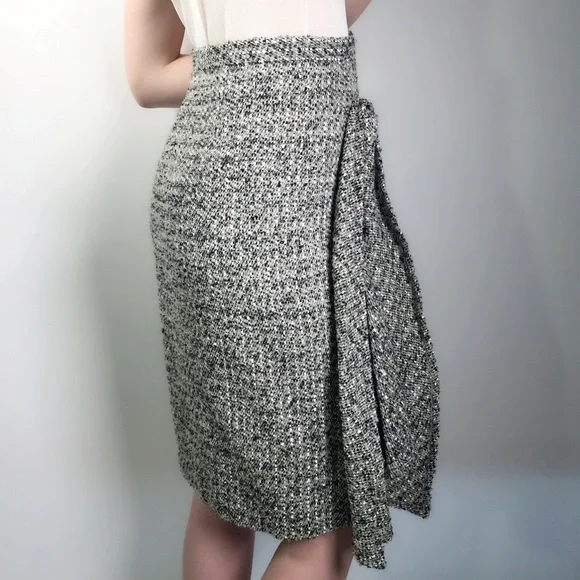 Oscar de la Renta Boucle’ Ruffled Gray Tweed Skirt - Picture 4 of 7